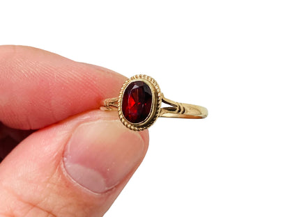 9ct Gold Garnet Ring