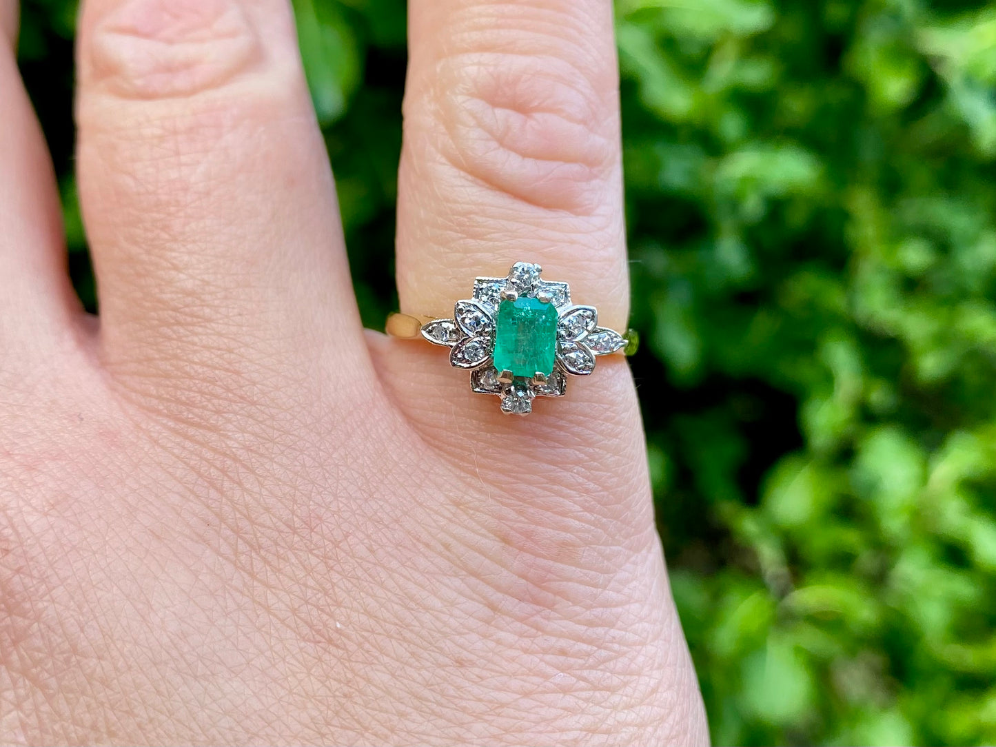 Vintage 18ct Gold Emerald & Diamond Ring