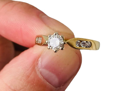 18ct Gold Diamond Ring