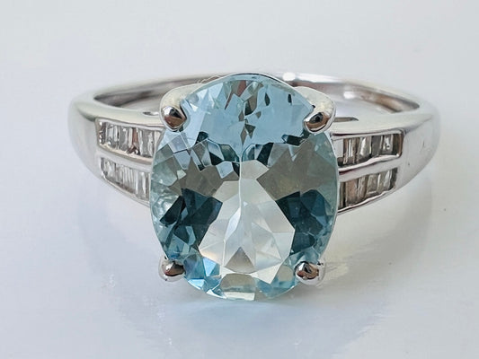 9ct Gold Aquamarine & Diamond Ring