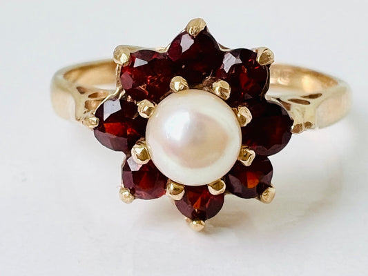 Vintage 9ct Gold Garnet & Pearl Ring