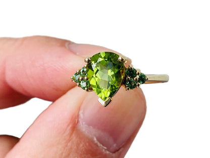 9ct Gold Peridot Ring