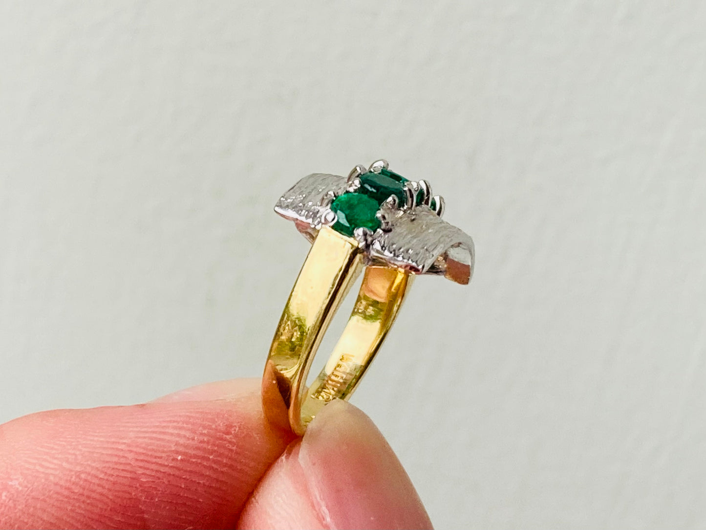 18ct Gold Emerald Ring