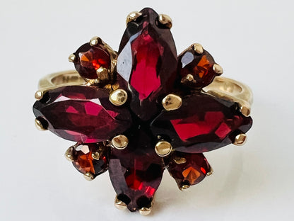 Vintage 9ct Gold Garnet Ring