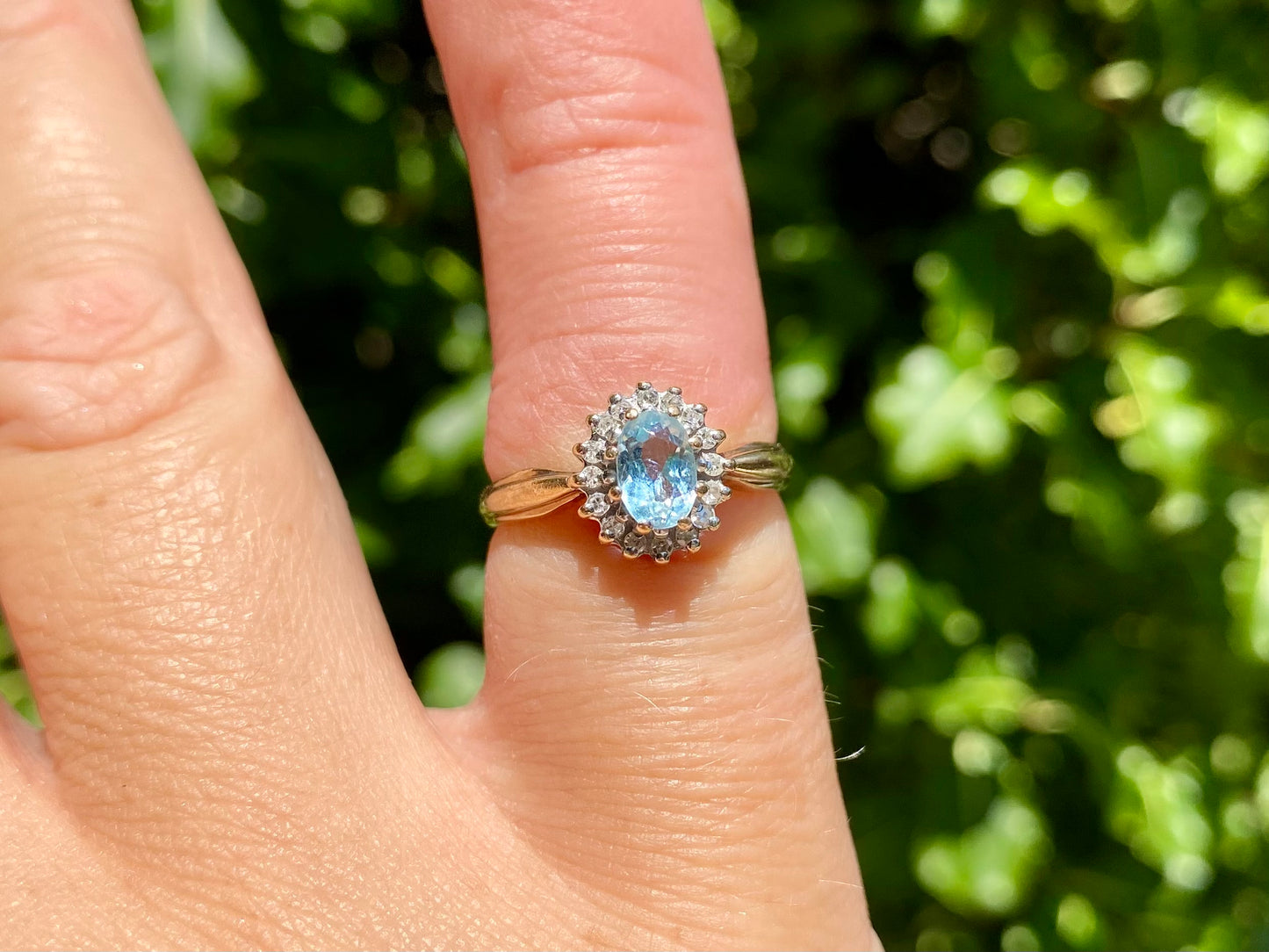 Vintage 9ct Gold Aquamarine & Diamond Ring