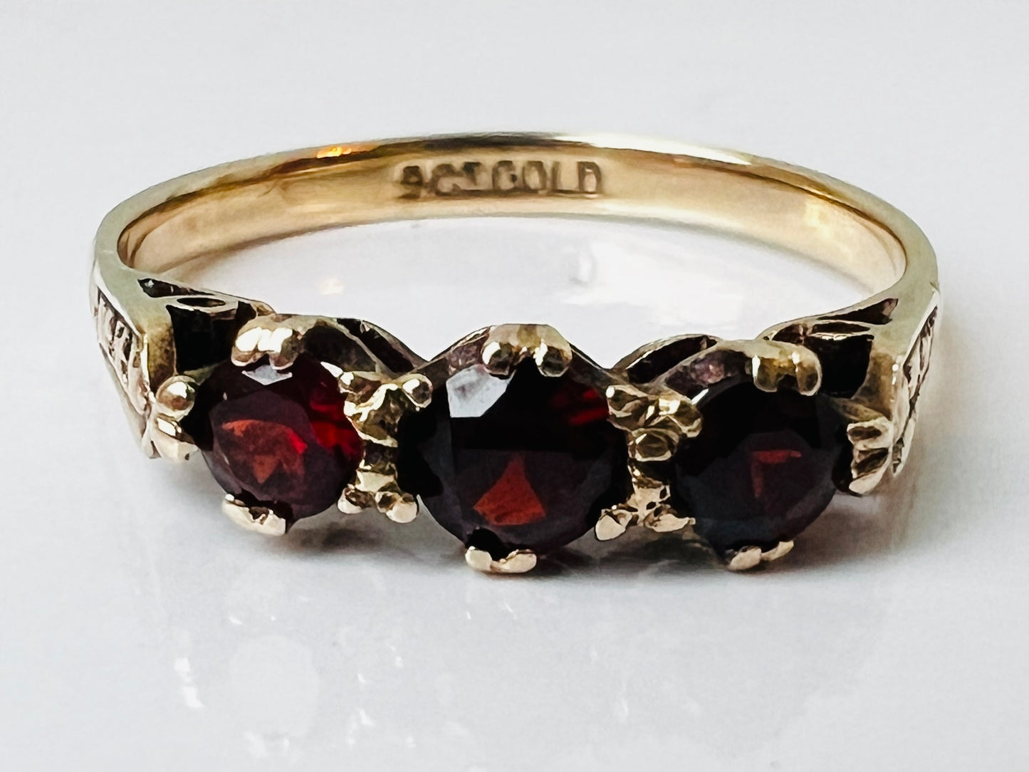 Vintage 9ct Gold Garnet Ring