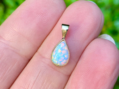 9ct Gold Opal Pendant