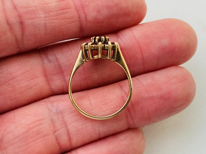 Vintage 9ct Gold Garnet Ring