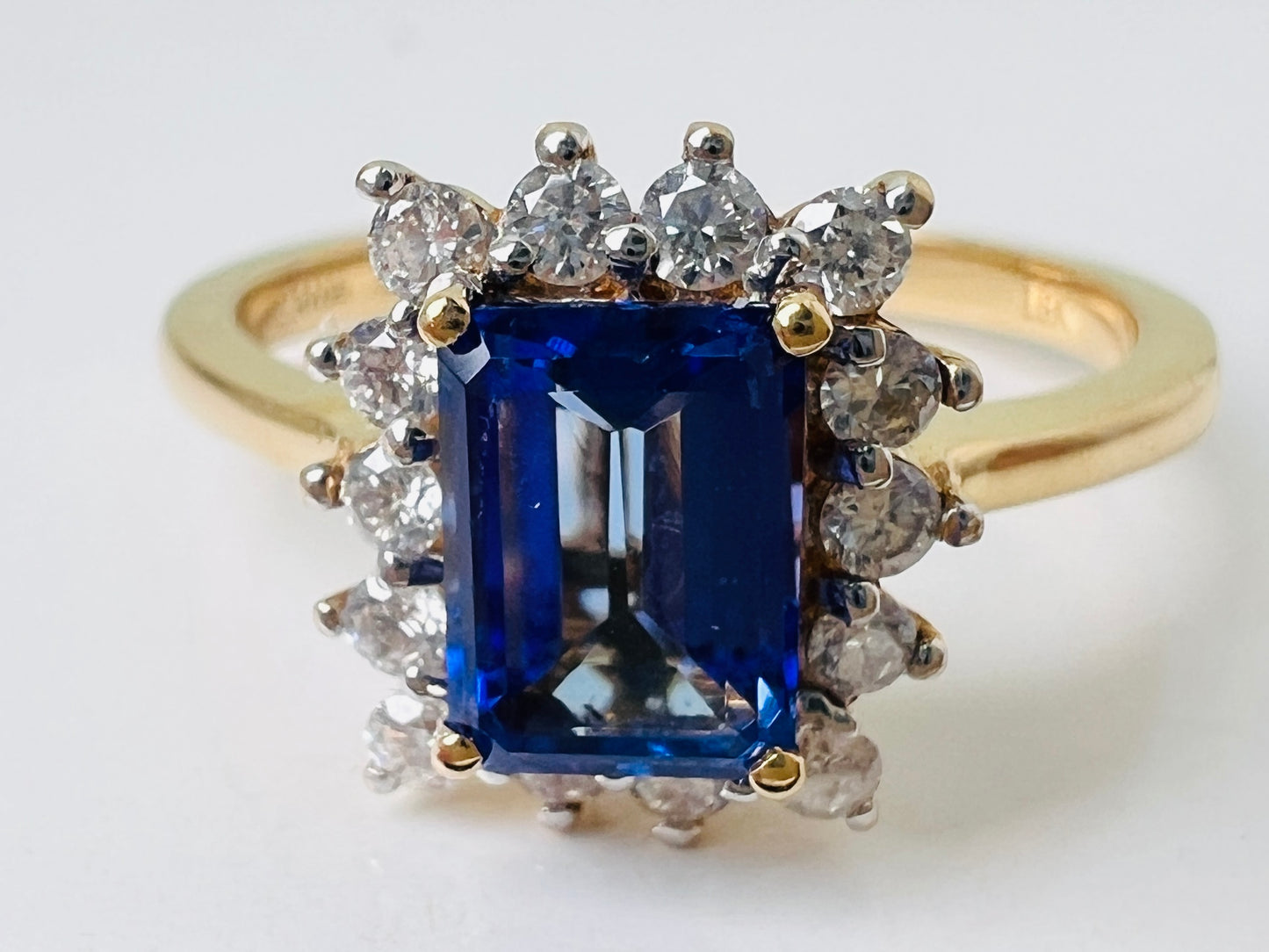 18ct Gold Tanzanite & Diamond Ring