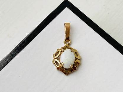 9ct Gold Opal Pendant