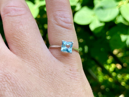9ct Gold Aquamarine Ring