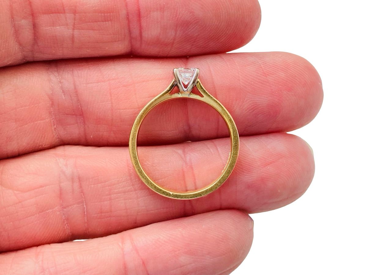 18ct Gold Diamond Solitaire Ring