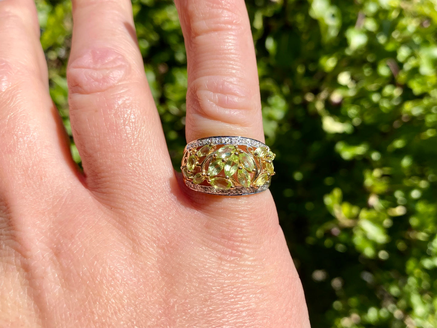 9ct Gold Peridot & Diamond Ring
