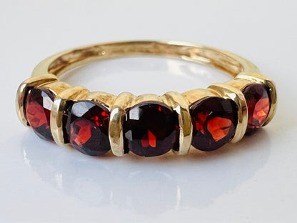 9ct Gold Garnet Ring