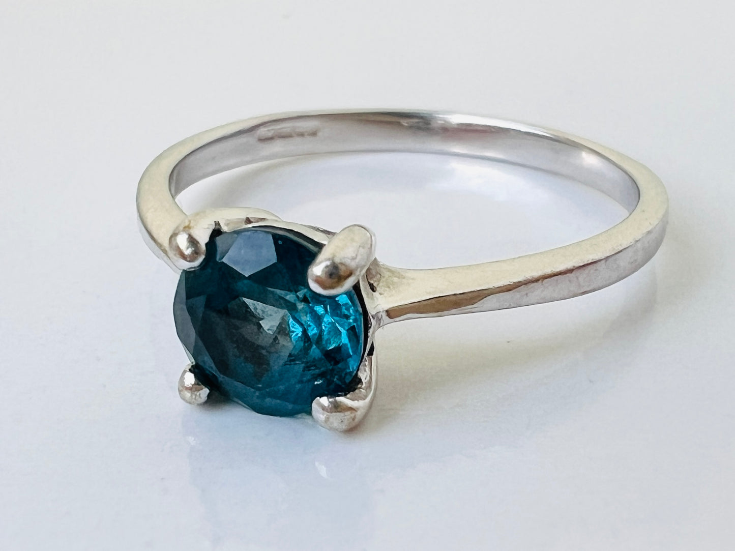 9ct Gold London Blue Topaz Ring