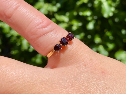 Vintage 9ct Gold Garnet Ring