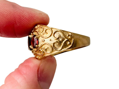 Vintage 9ct Gold Garnet Ring