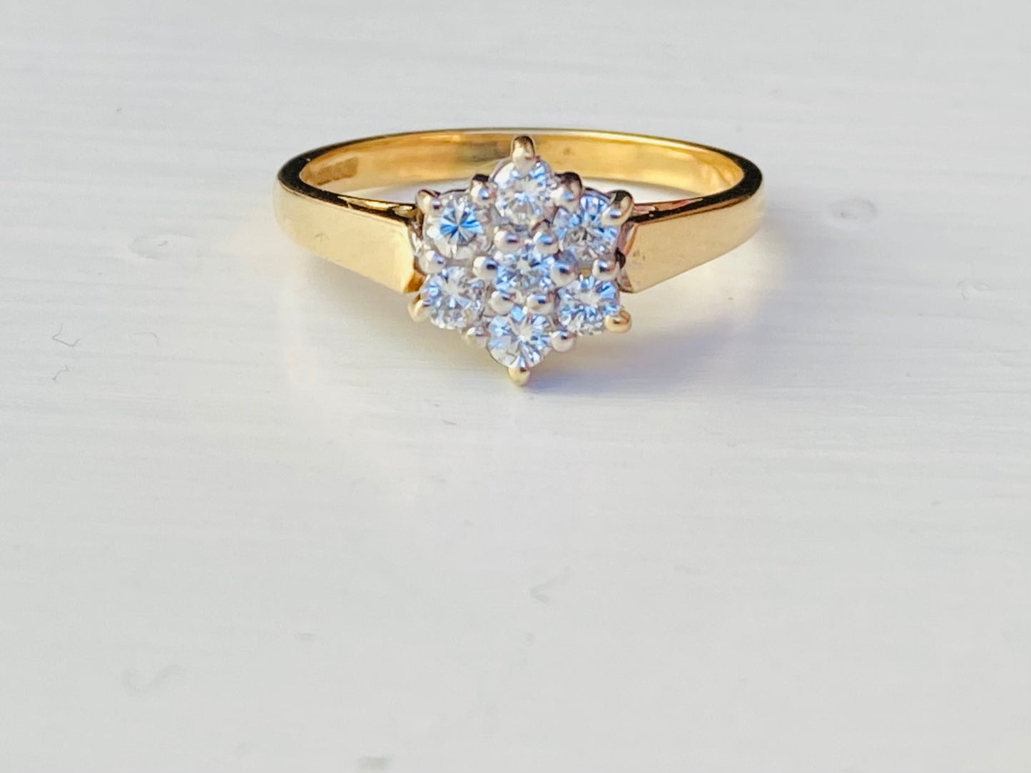 18ct Gold Diamond Daisy Ring