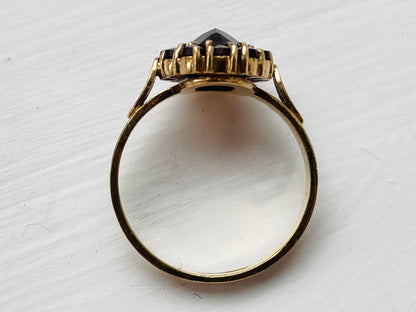 Vintage 9ct Gold Garnet Ring