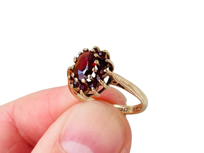 Vintage 9ct Gold Garnet Ring