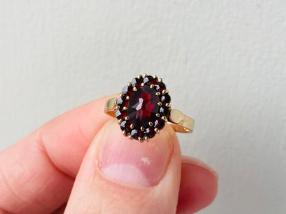 Vintage 9ct Gold Garnet Ring