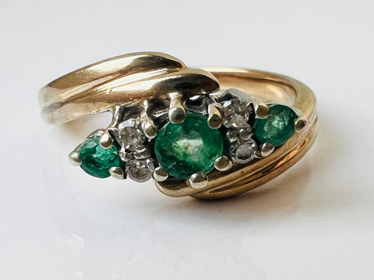 Vintage 9ct Gold Emerald & Diamond Ring
