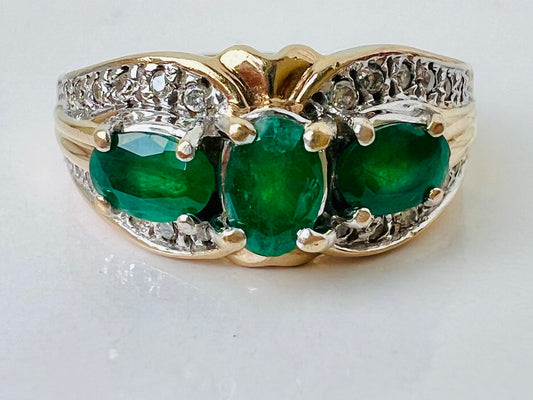 9ct Gold Emerald & Diamond Ring