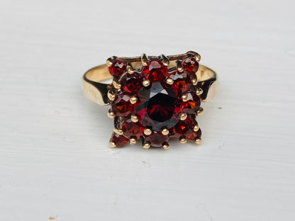 Vintage 9ct Gold Garnet Ring