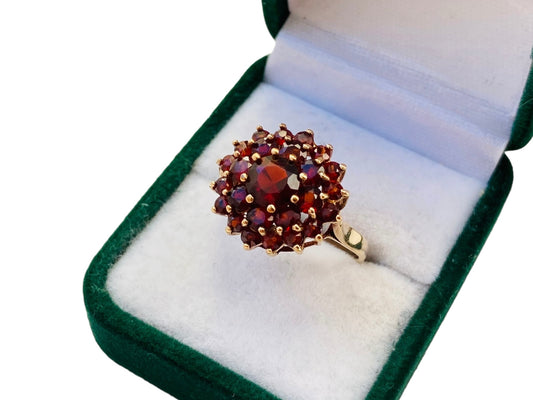 Vintage 9ct Gold Garnet Ring