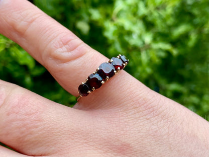 Vintage 9ct Gold Garnet Ring