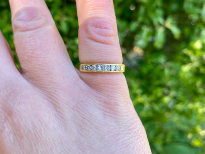 18ct Gold Eight-Stone Diamond Ring