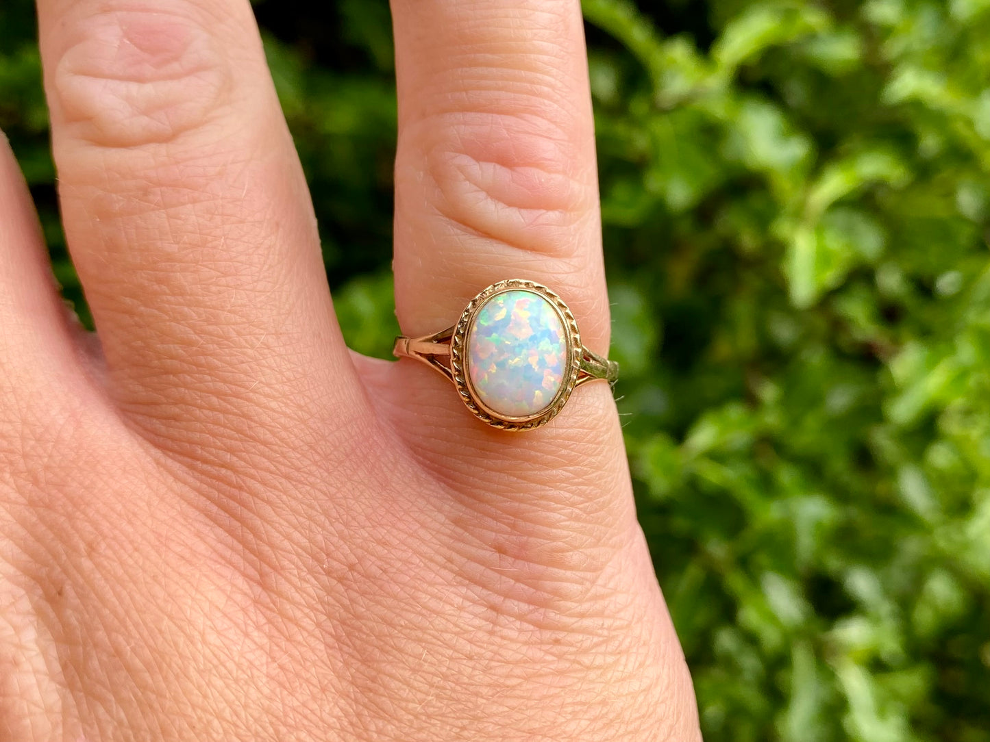 9ct Gold Synthetic Opal Ring