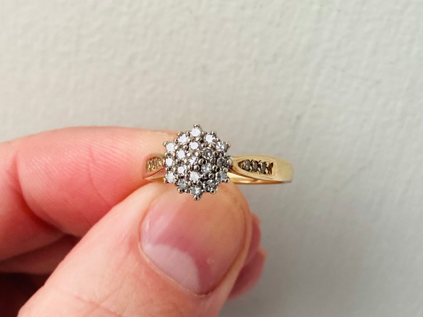 Vintage 9ct Gold Diamond Ring