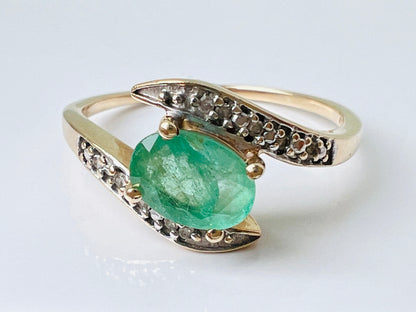9ct Gold Emerald & Diamond Ring