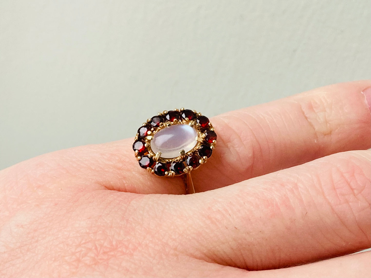 Vintage 9ct Gold Moonstone & Garnet Ring