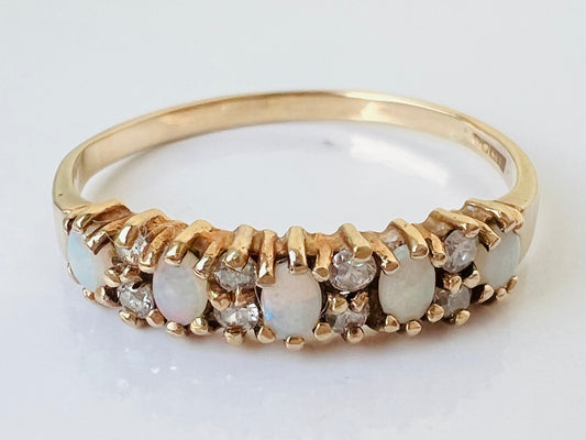 Vintage 9ct Gold Opal & Diamond Ring
