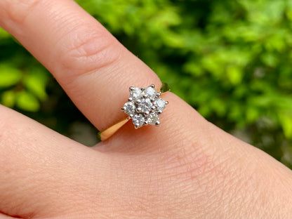 Vintage 18ct Gold 0.50ct Diamond Daisy Ring