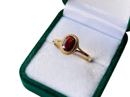 9ct Gold Garnet Ring