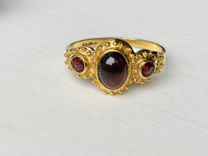 Vintage 9ct Gold Garnet Ring