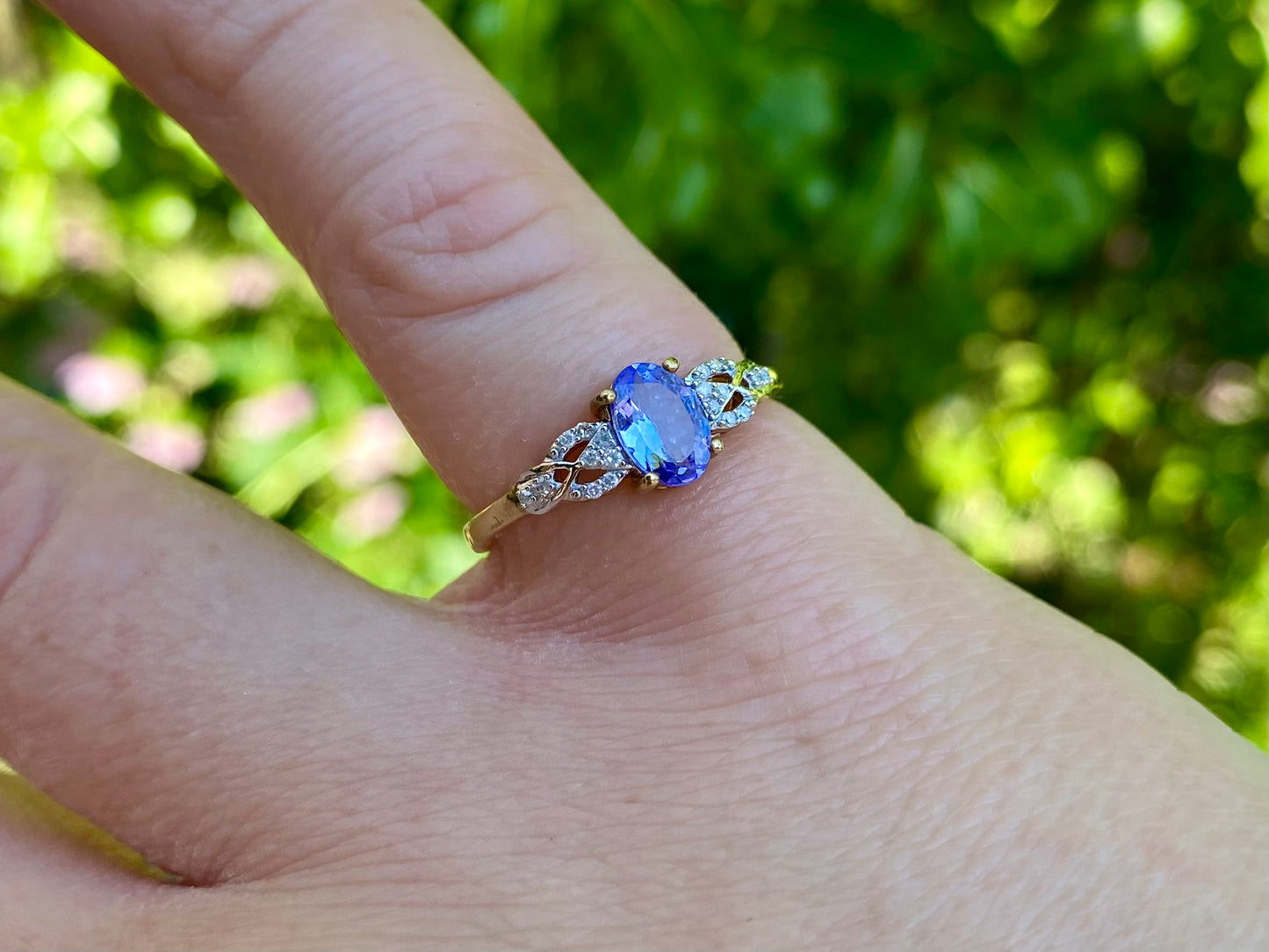 9ct Gold Tanzanite & Diamond Ring