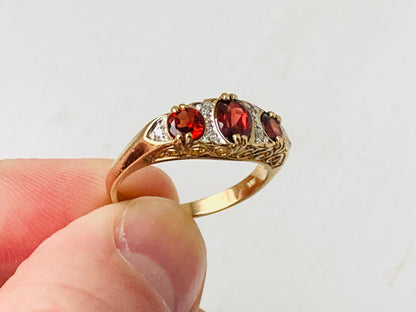 9ct Gold Garnet & Diamond Ring