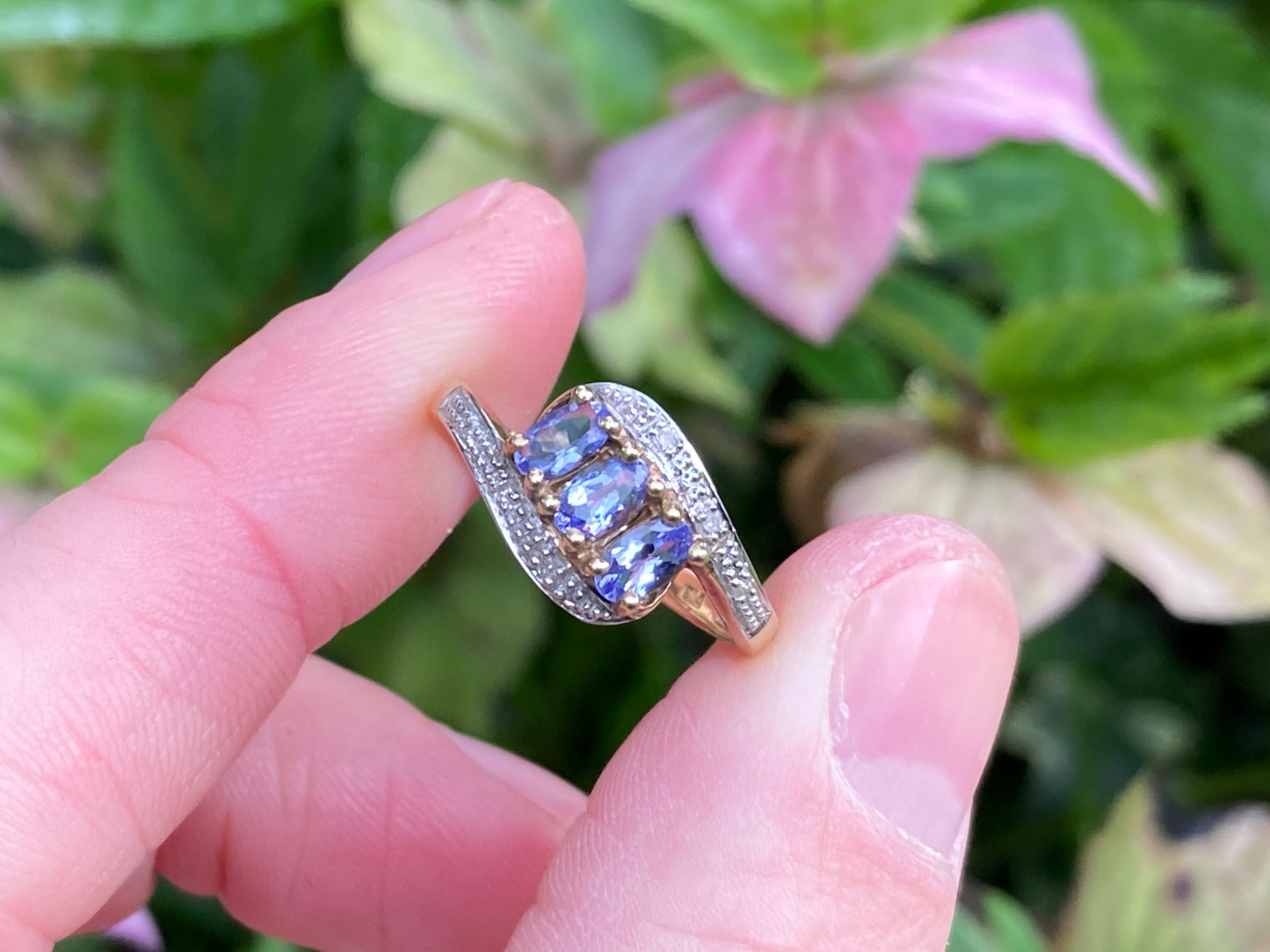 9ct Gold Tanzanite & Diamond Ring