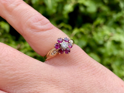 Vintage 9ct Gold Ruby & Diamond Daisy Ring