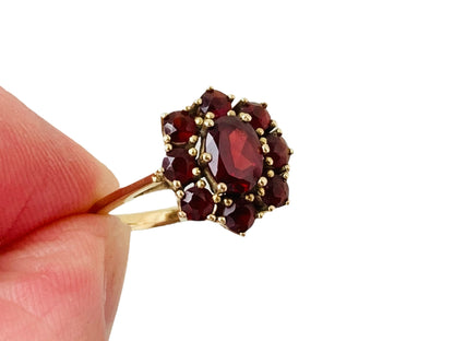 Vintage 9ct Gold Garnet Ring