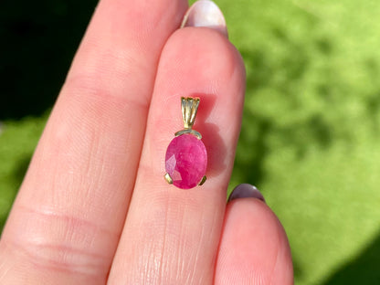 18ct Gold Pink Ruby Pendant