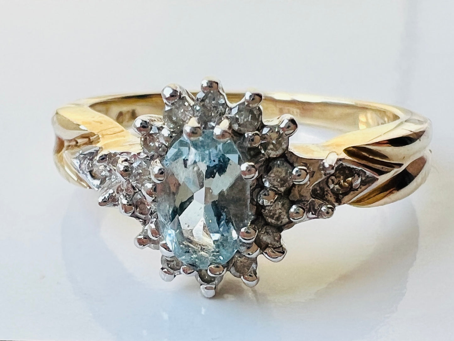 9ct Gold Aquamarine & Diamond Ring