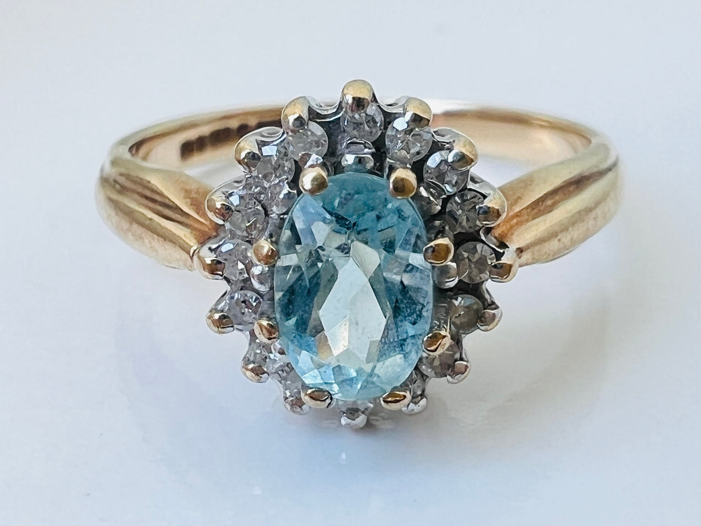 Vintage 9ct Gold Aquamarine & Diamond Ring