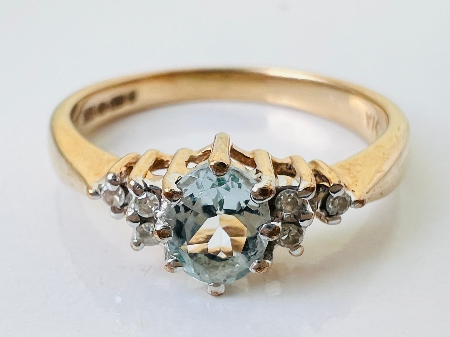 9ct Gold Aquamarine & Diamond Ring