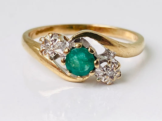 9ct Gold Emerald & Diamond Ring