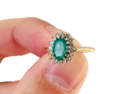 Vintage 9ct Gold Emerald & Diamond Ring